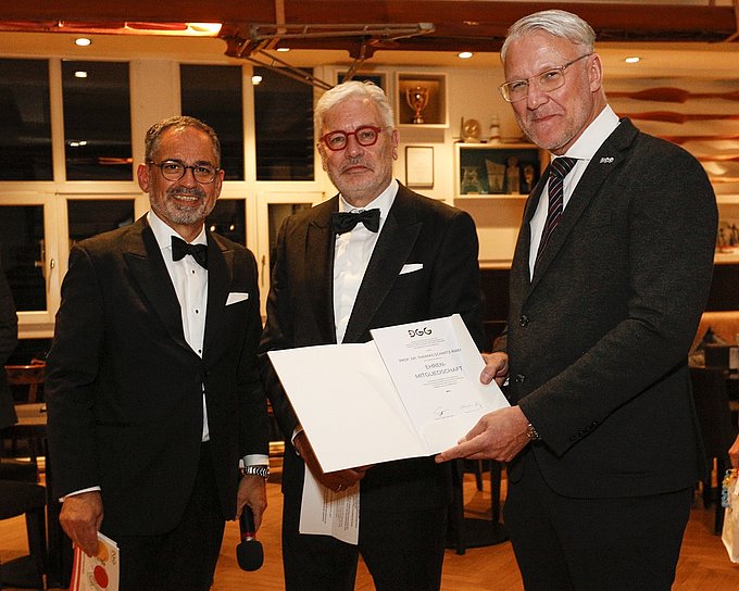 Prof. Dr. med. Thomas Schmitz-Rixen wurde 2026 in Frankfurt a.M. zum Ehrenmitglied ernannt.