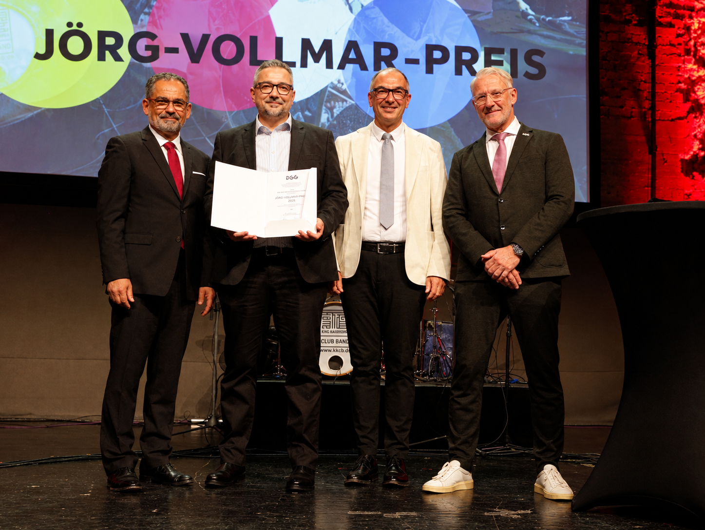 PD Dr. med. Dr. rer. nat. Angelos Karlas (Erlangen) erhielt auf der Jahrestagung 2026 in Frankfurt a.M. den Jörg-Vollmar-Preis